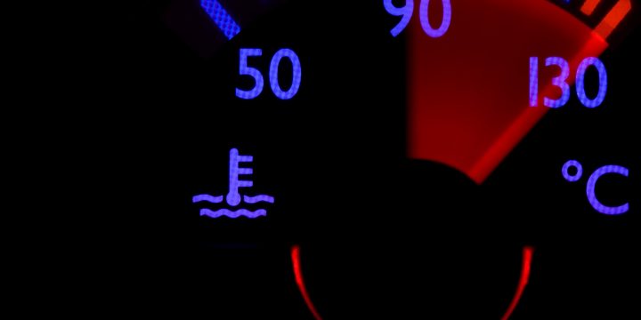 Image of  a car temperature gauge.
