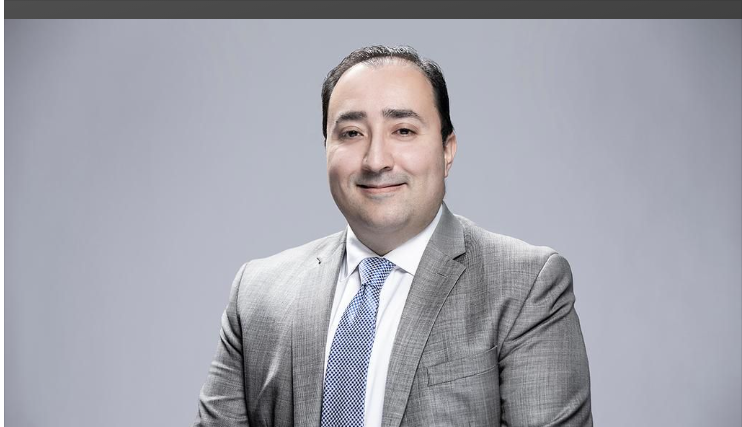 Headshot of Alejandro Zamora